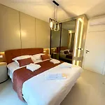 Amber With Jacuzzi & Sea View Апартаменты