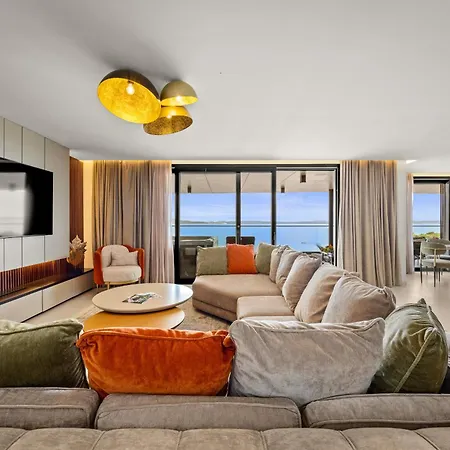 Amber With Jacuzzi & Sea View