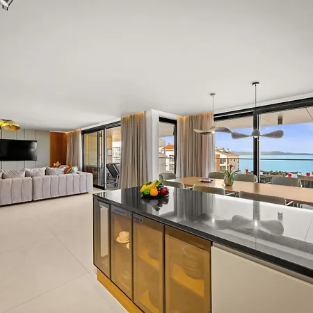 Amber With Jacuzzi & Sea View *